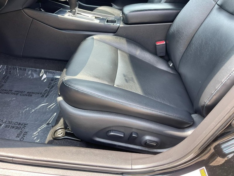 Nissan Altima Vehicle Image 19