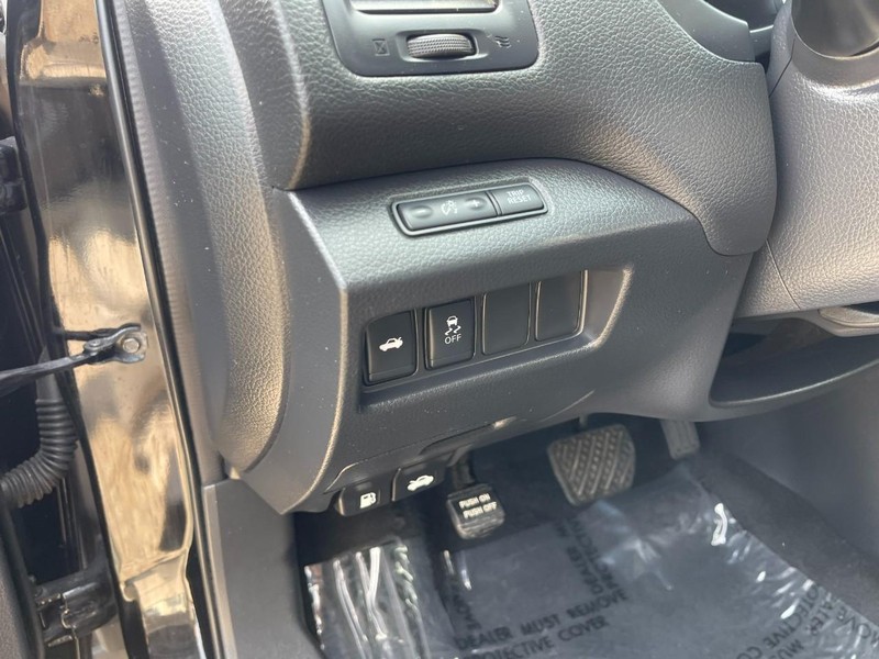 Nissan Altima Vehicle Image 21