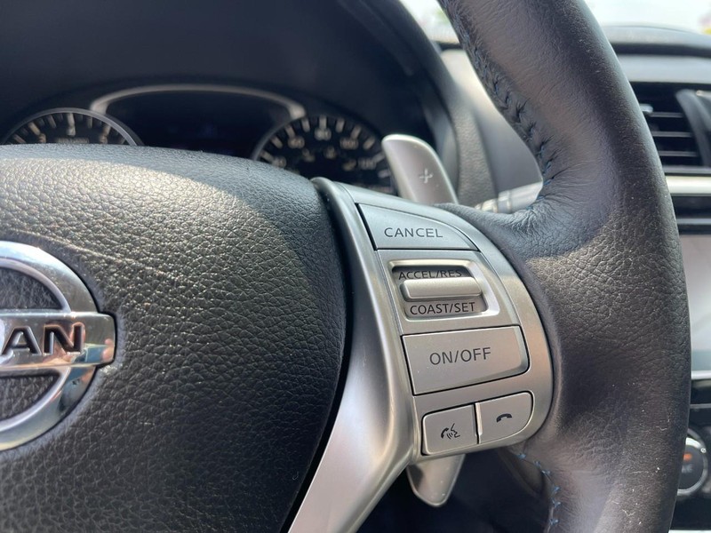 Nissan Altima Vehicle Image 24