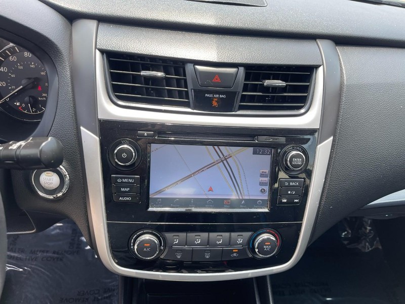 Nissan Altima Vehicle Image 30