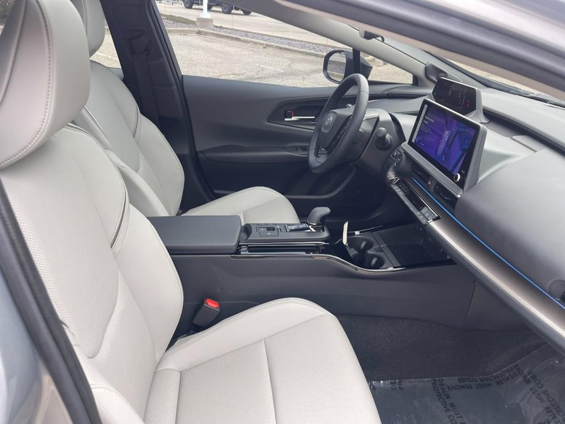 Toyota Prius Vehicle Image 11