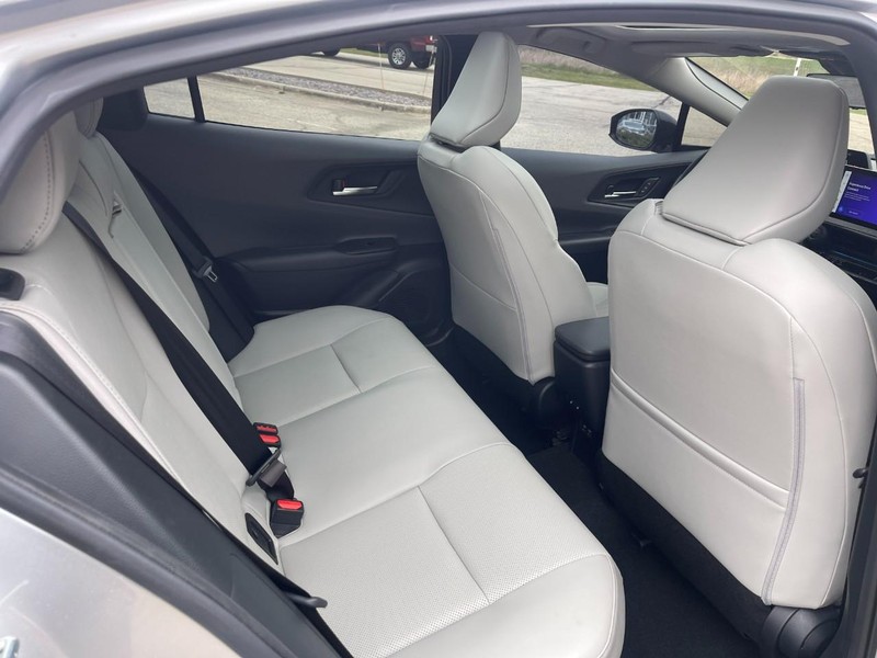 Toyota Prius Vehicle Image 13