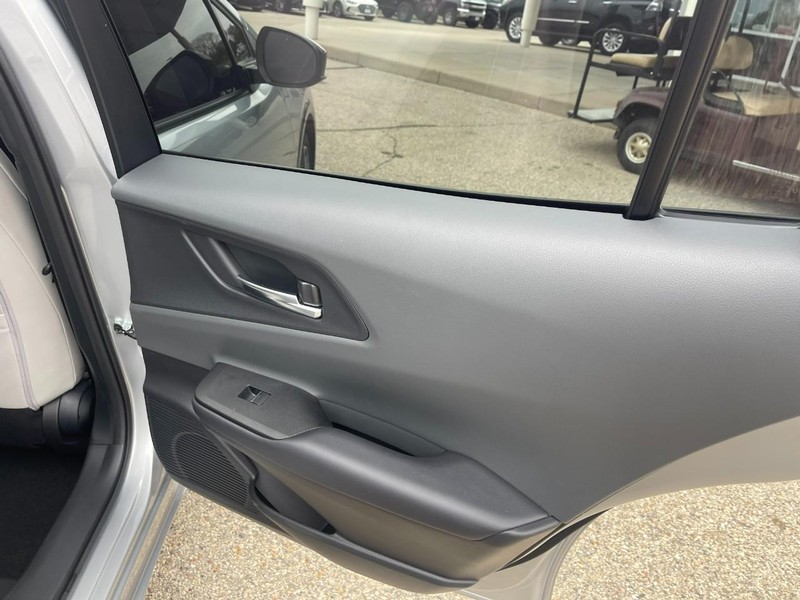 Toyota Prius Vehicle Image 16