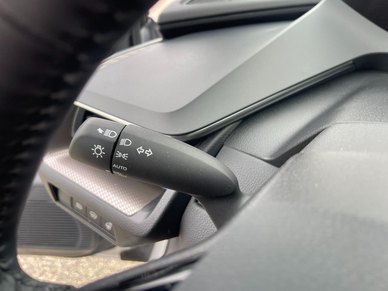 Toyota Prius Vehicle Image 30