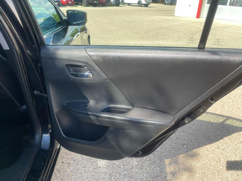 Honda Accord Sedan Vehicle Image 11