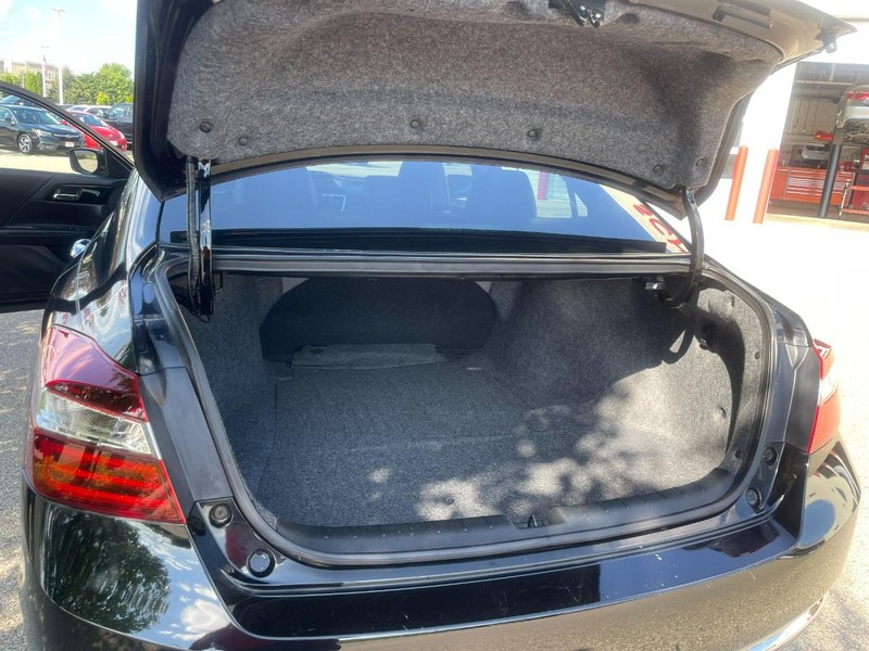 Honda Accord Sedan Vehicle Image 12