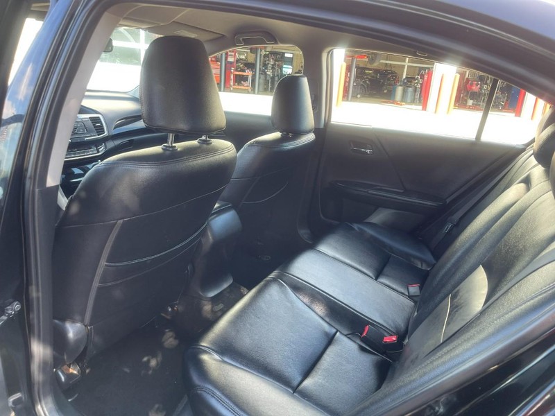 Honda Accord Sedan Vehicle Image 13