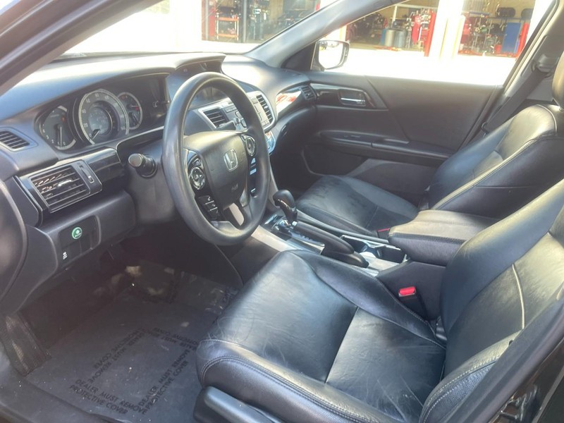 Honda Accord Sedan Vehicle Image 14