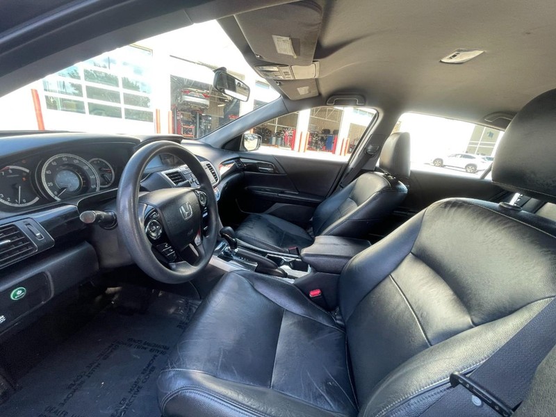 Honda Accord Sedan Vehicle Image 15