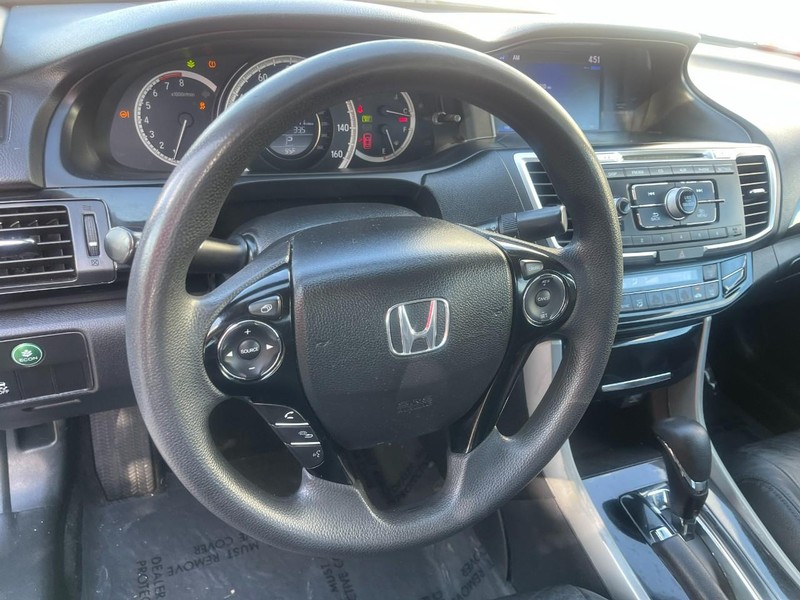 Honda Accord Sedan Vehicle Image 18