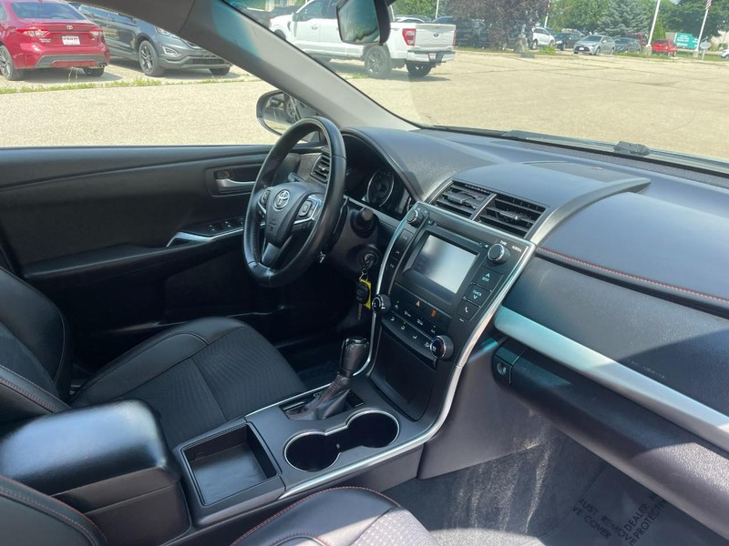 Toyota Camry Vehicle Image 09