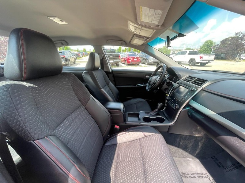 Toyota Camry Vehicle Image 10