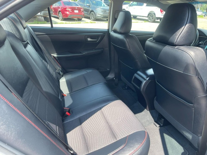 Toyota Camry Vehicle Image 12