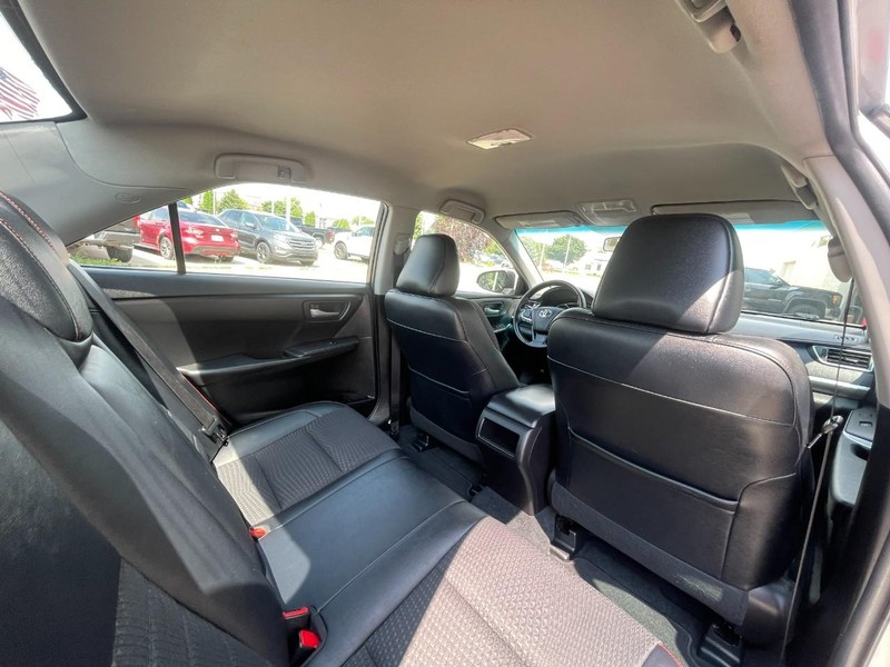 Toyota Camry Vehicle Image 13