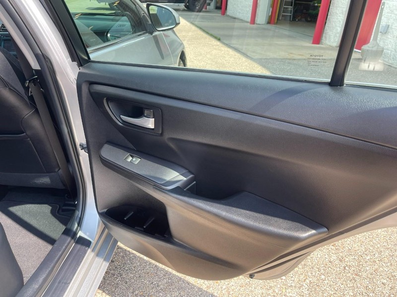 Toyota Camry Vehicle Image 14