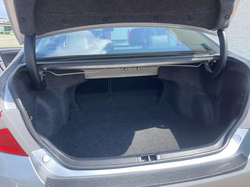 Toyota Camry Vehicle Image 15