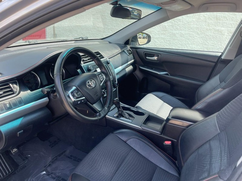 Toyota Camry Vehicle Image 19