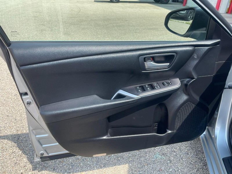 Toyota Camry Vehicle Image 21