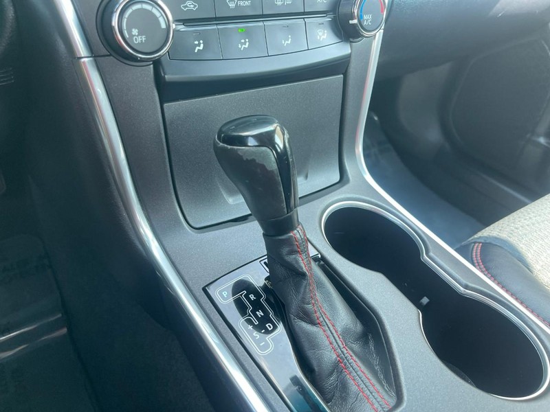 Toyota Camry Vehicle Image 23