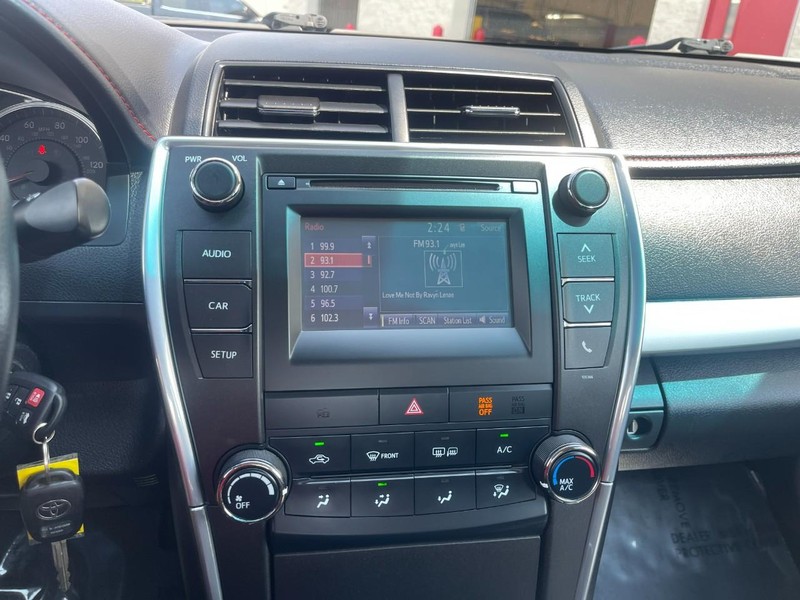 Toyota Camry Vehicle Image 24