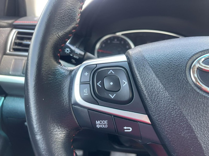 Toyota Camry Vehicle Image 26