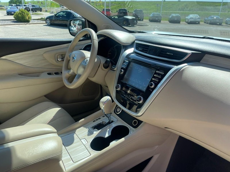 Nissan Murano Vehicle Image 09