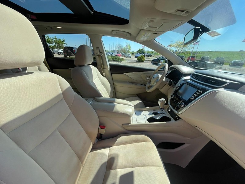 Nissan Murano Vehicle Image 11