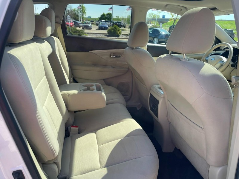 Nissan Murano Vehicle Image 14