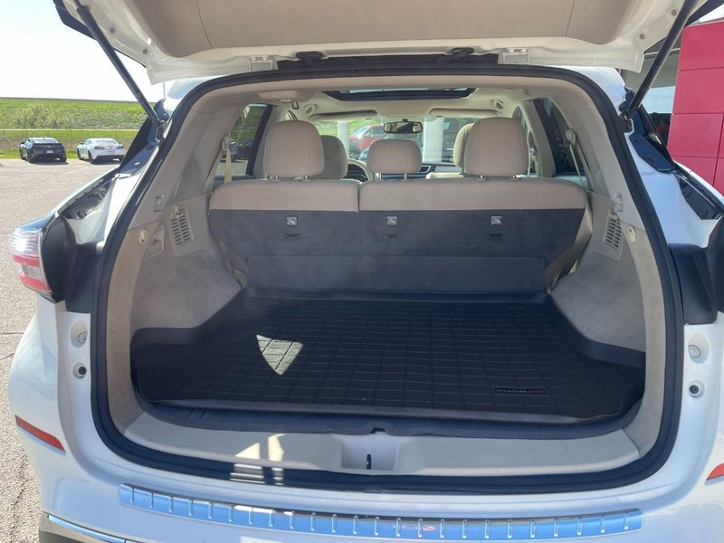 Nissan Murano Vehicle Image 17