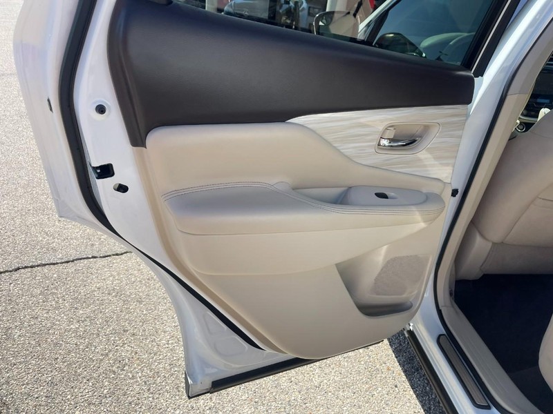 Nissan Murano Vehicle Image 19