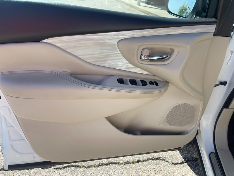 Nissan Murano Vehicle Image 22