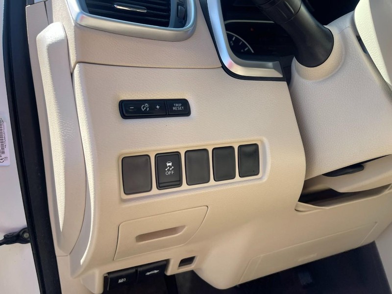 Nissan Murano Vehicle Image 23