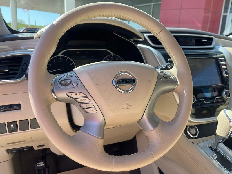 Nissan Murano Vehicle Image 24
