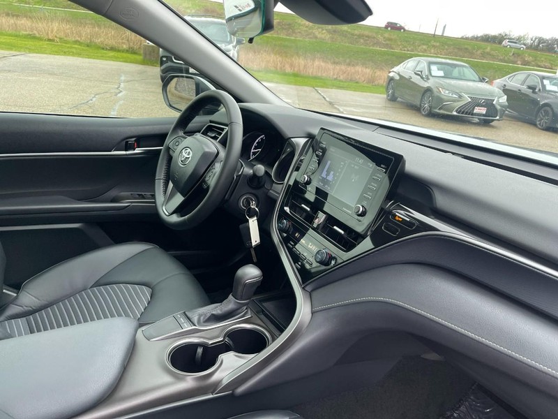 Toyota Camry Vehicle Image 09