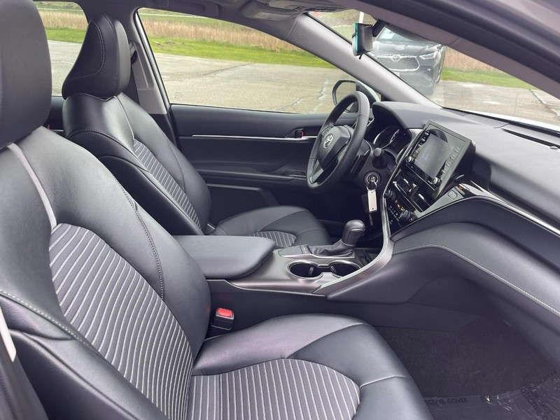 Toyota Camry Vehicle Image 10