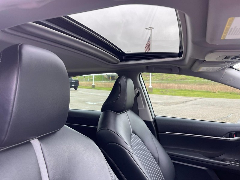 Toyota Camry Vehicle Image 11