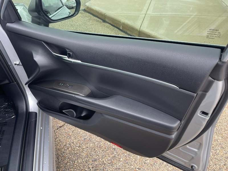Toyota Camry Vehicle Image 12