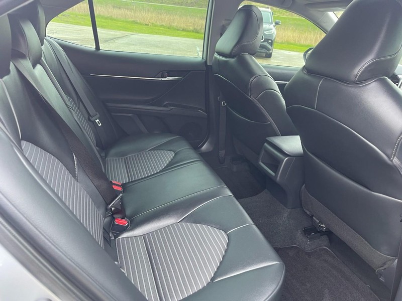 Toyota Camry Vehicle Image 13