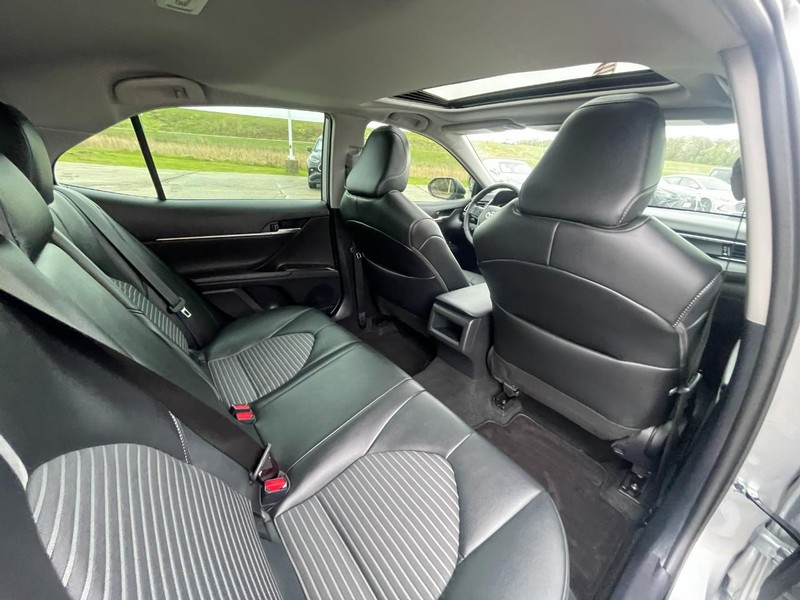 Toyota Camry Vehicle Image 14