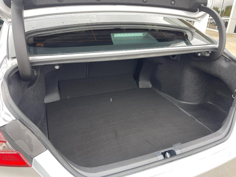 Toyota Camry Vehicle Image 16