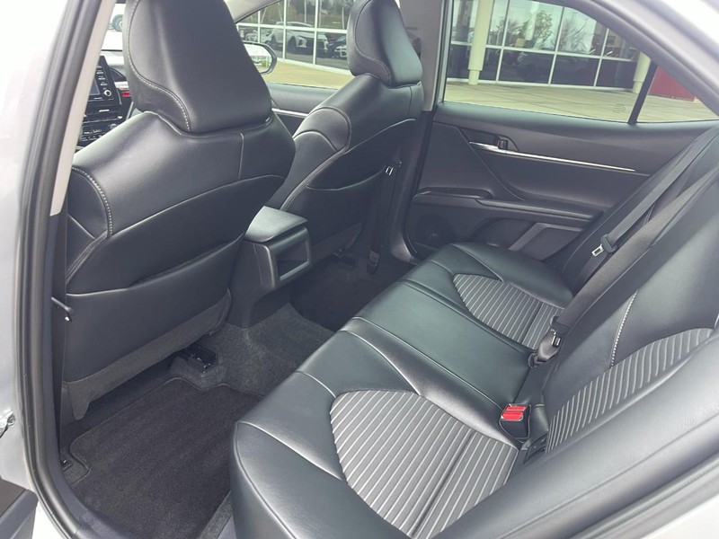 Toyota Camry Vehicle Image 17