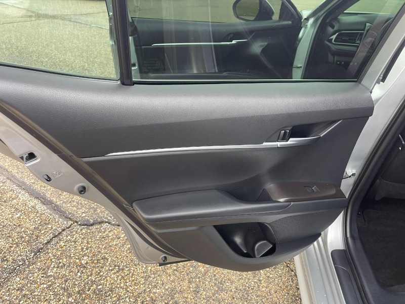 Toyota Camry Vehicle Image 18