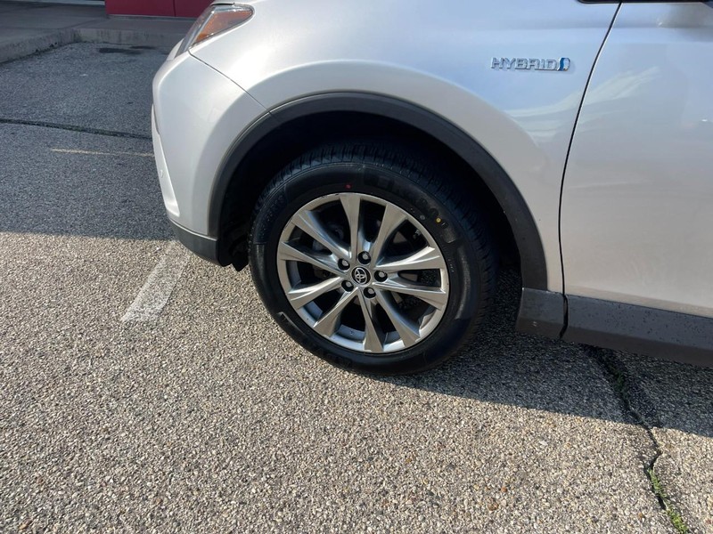 Toyota RAV4 Hybrid Vehicle Image 06