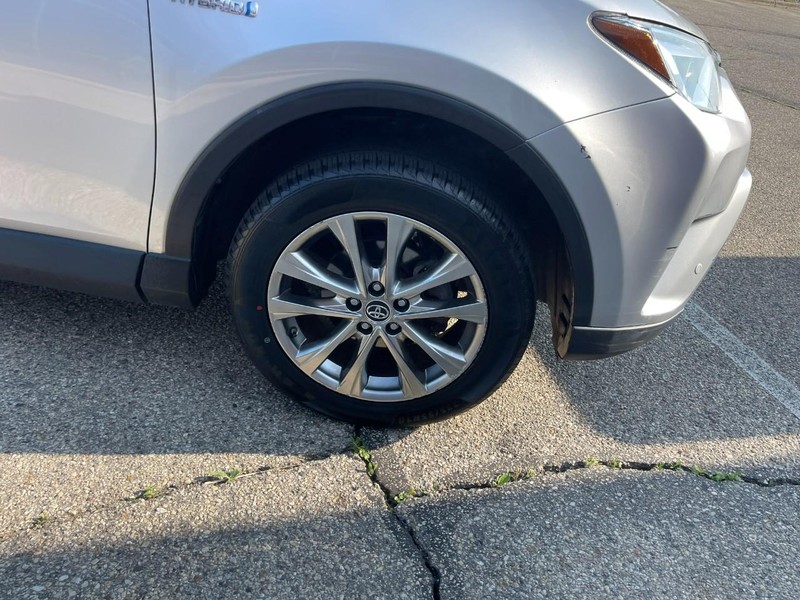 Toyota RAV4 Hybrid Vehicle Image 07