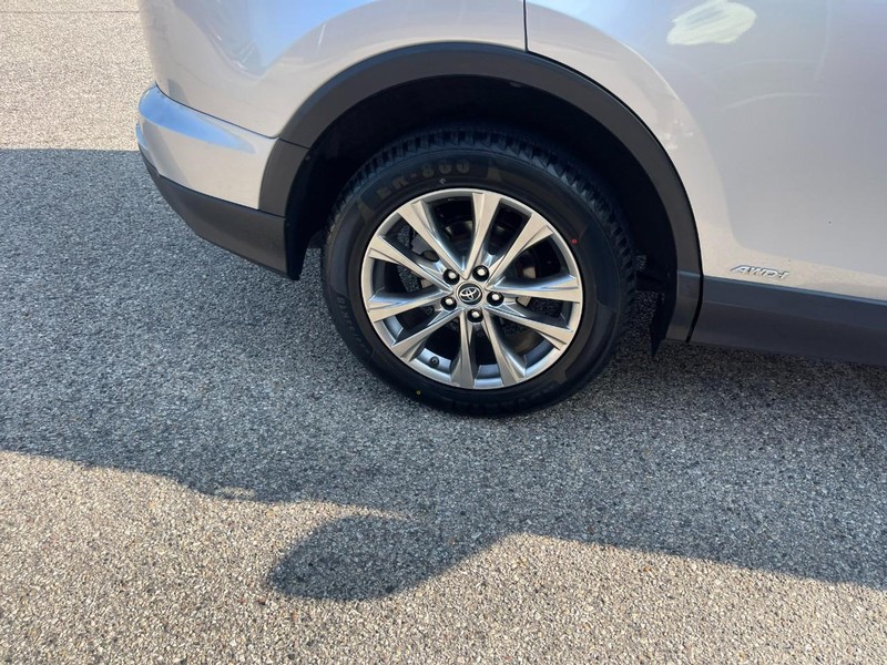 Toyota RAV4 Hybrid Vehicle Image 08