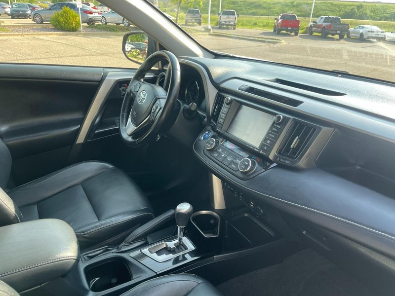 Toyota RAV4 Hybrid Vehicle Image 09