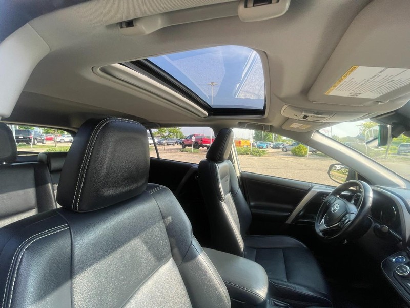 Toyota RAV4 Hybrid Vehicle Image 10