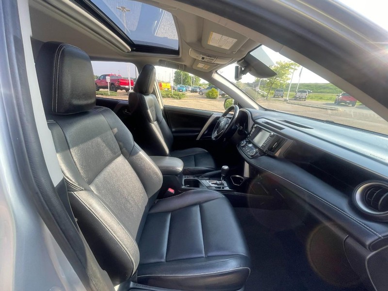 Toyota RAV4 Hybrid Vehicle Image 11