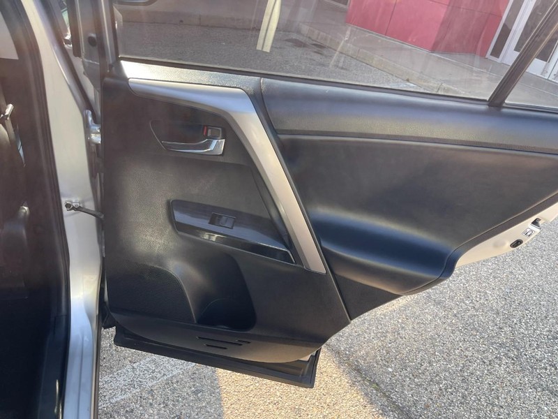Toyota RAV4 Hybrid Vehicle Image 13