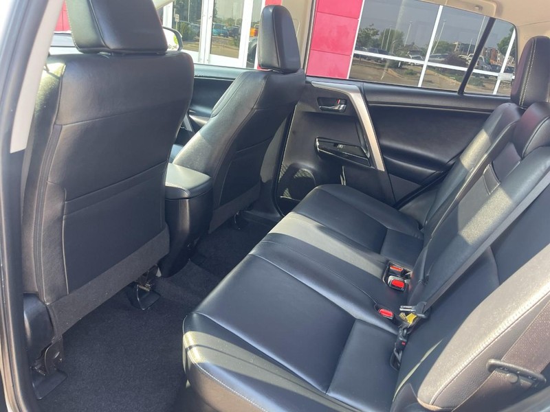 Toyota RAV4 Hybrid Vehicle Image 15